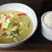 Gang Khiaw Avocado
 · Avocado, green curry, coconut milk, sweet basil, bell pepper.