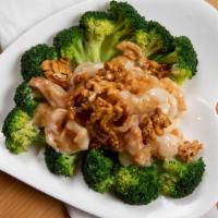 Honey Walnut Shrimp / 核桃虾 · Deep-fried shrimp on top served with house sauce and walnuts broccoli. served with white rice.