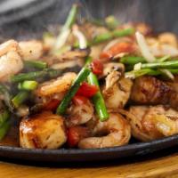 Shanghai Shrimp & Scallops.. · asparagus, onions, red bell peppers, mushrooms, spicy garlic-soy