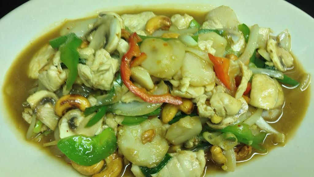 Pad Mamuang Himmapan (Cashew Nuts) · Stir-fried cashews, mushroom, baby corn, onion, and bell peppers with house special mild sauce.