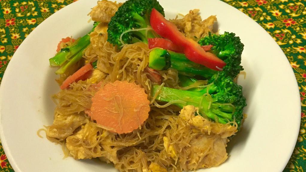 Sen Mee Pad See Ew · Stir-fried Sen Mee (thin-small rice noodles), broccoli, carrot, egg, with black-sweet soy sauce.