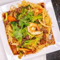 Mi Xao Don Thap Cam · ​Combination pan-fried noodles.