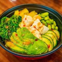 Ils Tofu Poke  🌶 · Organic tofu, edamame, avocado, mango, seaweed salad, cucumber, and sweet chili sauce.