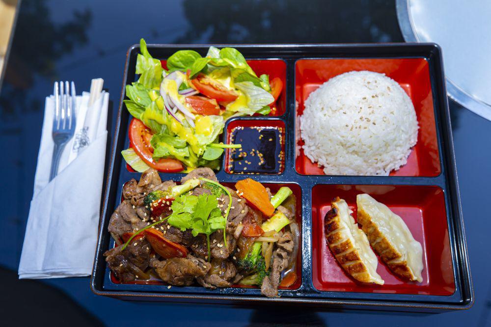 Grand Hot Pot · Chinese · Desserts · Salad