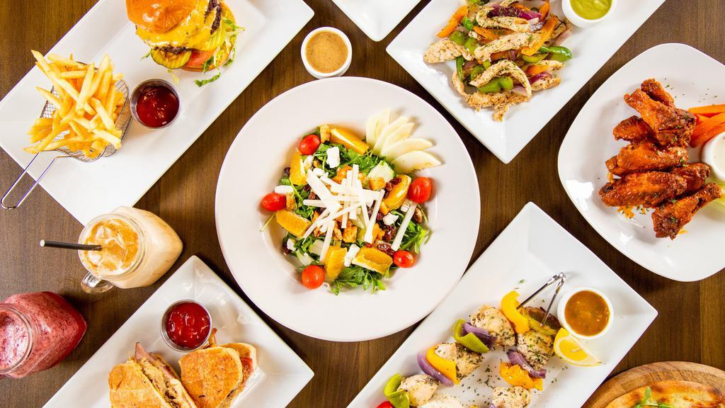 Le cafe station Grill · Sandwiches · Salad · Pizza