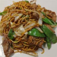 Beef Lo Mein · Beef, bean sprout, onion, cabbage, pea pod, and carrot.