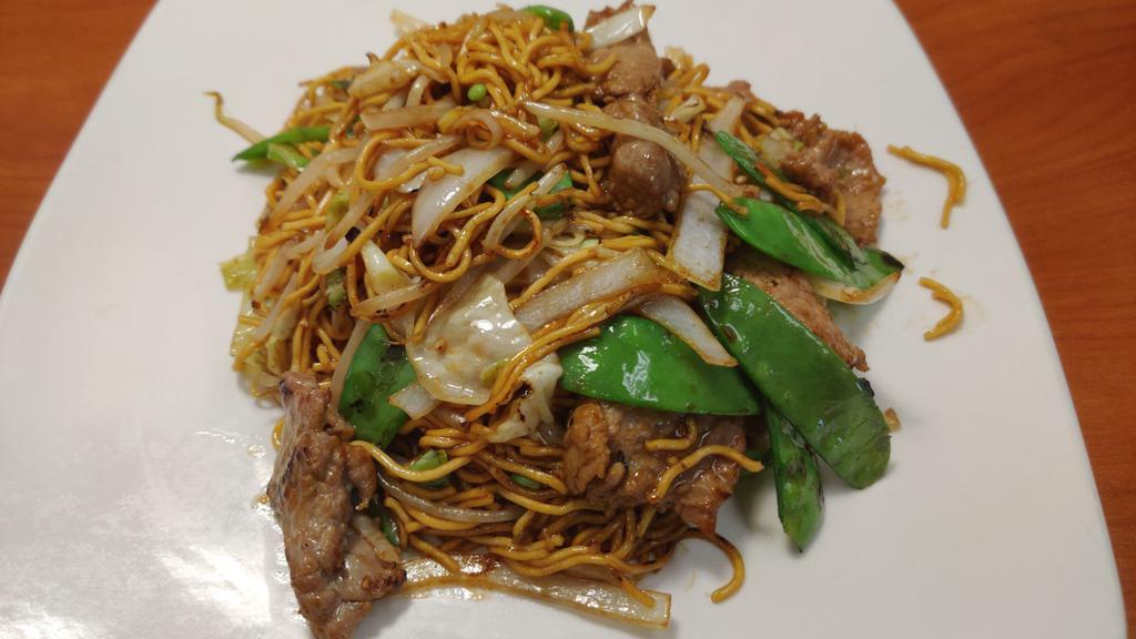 Beef Lo Mein · Beef, bean sprout, onion, cabbage, pea pod, and carrot.