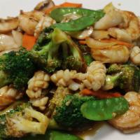 Seafood Delight · Shrimp, scallops, squids, celery, mushroom, carrot, pea pod, broccoli and onion.