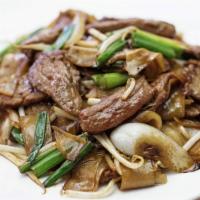 Hong Kong Beef Chow Fun · Beef, bean sprout, onion and fresh rice noodle.