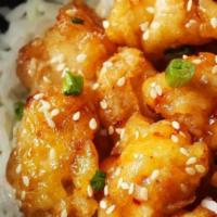 Sesame Chicken · Chicken chunks garnish with fresh broccoli with sesame seed sprinkle on top.