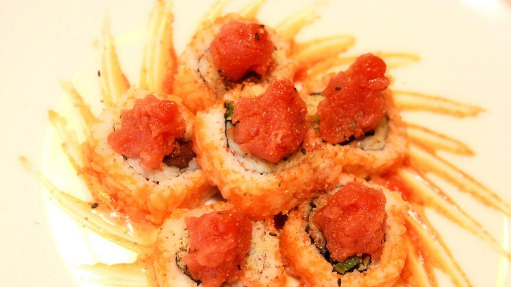 911 Roll · Tuna, jalapeno, and tempura crispy roll with masago on the outside topped with choice of spicy tuna or salmon, drizzled with extra spicy sweet mayo.