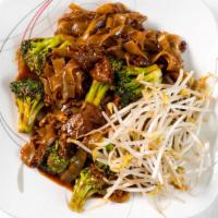 Pad Se-Ew · Sautéed thick fresh rice noodles, eggs, and broccoli in soy sauce.