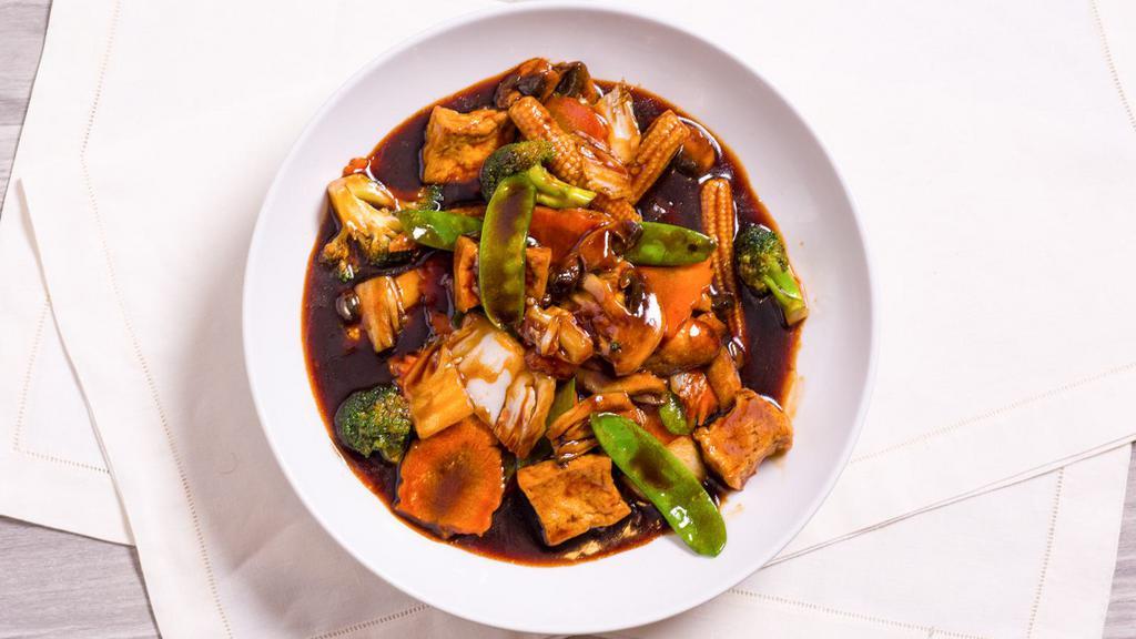 Dinner Pad Pak · Peapods, water chestnuts, Napa, carrots, celery, broccoli and mushrooms stir fried in a brown sauce.