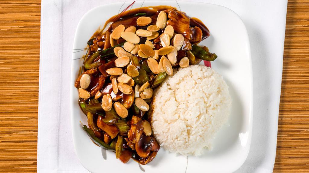 Dinner Pad Almond · Green peppers, bamboo shoots, mushrooms, green onions, celery and water chestnuts stir fried in a brown sauce and topped with almonds.