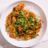 Gauy Tew Hang · Rice noodles and beansprouts topped with sauteed shrimp, chicken, beef, cilantro, and green ...