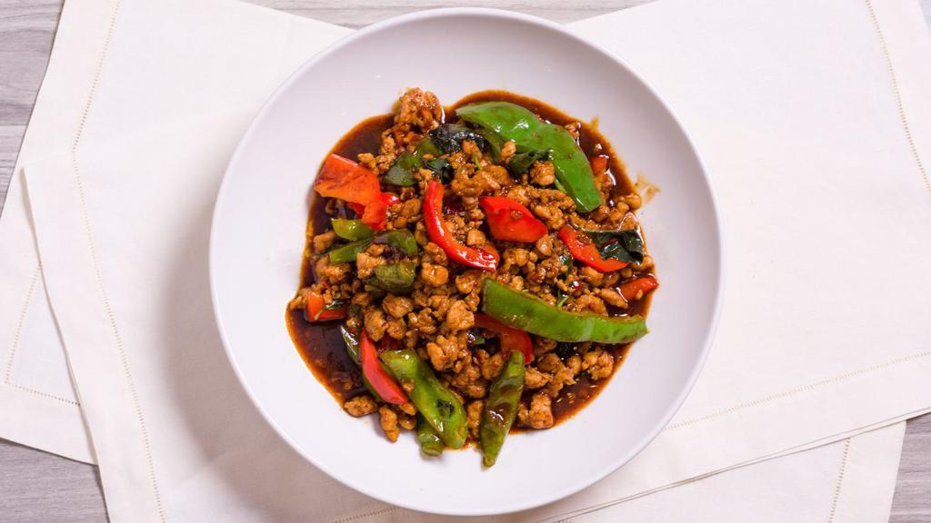 Dinner Pad Kee Mao · Minced chicken, basil leaves and green pepper stir fried a brown sauce. Spicy.