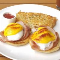 Eggs Benedict · poached eggs, honey cured ham, hollandaise,
english muffin, served with hashbrowns