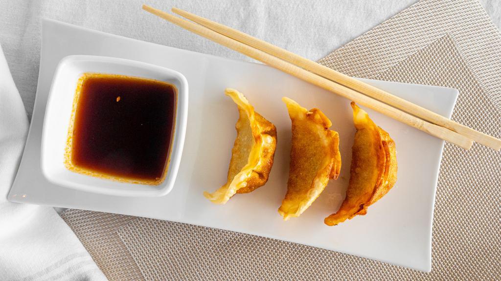 Potstickers( 6 Pcs) · Dumplings filled with pork and mushrooms, served
with sriracha sesame soy sauce.