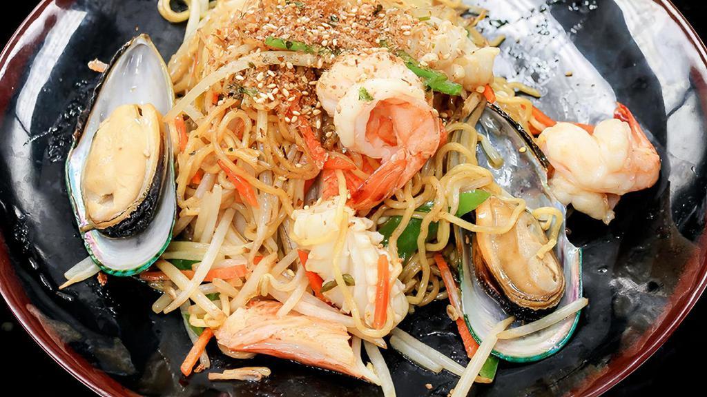 Seafood Stir Fried Ramen · Mussel. Shrimp, Crab Meat, Fish Cake, Squid, Bean Sprout, Carrots, Pepper Boiled Ramen, Topped with Rice Seasoning
