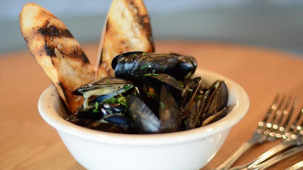 Hefeweizen Mussels · Wheat Beer, Heavy Cream, Butter, Garlic, Shallots, Chives, Grilled Baguette & . Parmesan Fries