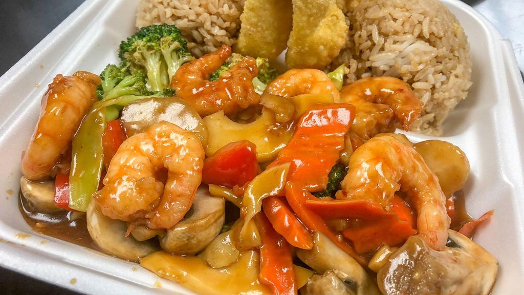 Hunan Shrimp · Jumbo shrimps cook with broccoli, mushroom, carrot, water chestnut and red bell pepper in SPICY brown sauce.
