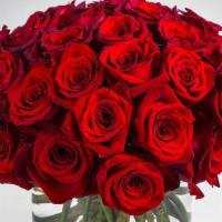 3 Dosen Red Short Roses · 3 dozen red roses in a vase