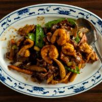 Happy Family Special Lunch · Jumbo shrimp, tender beef, chicken, vegetables in a rich brown sauce.