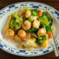 Shrimp Delight Lunch · Mixed vegetables with shrimp sautéed in a light white sauce.