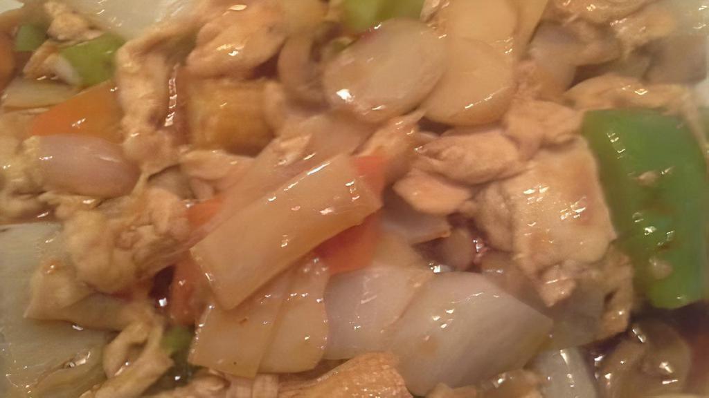 Yu Hsing Chicken Lunch · Hot and spicy. Sliced chicken sautéed with water chestnuts, bell pepper, bamboo shoots, and mushrooms in a spicy garlic sauce.