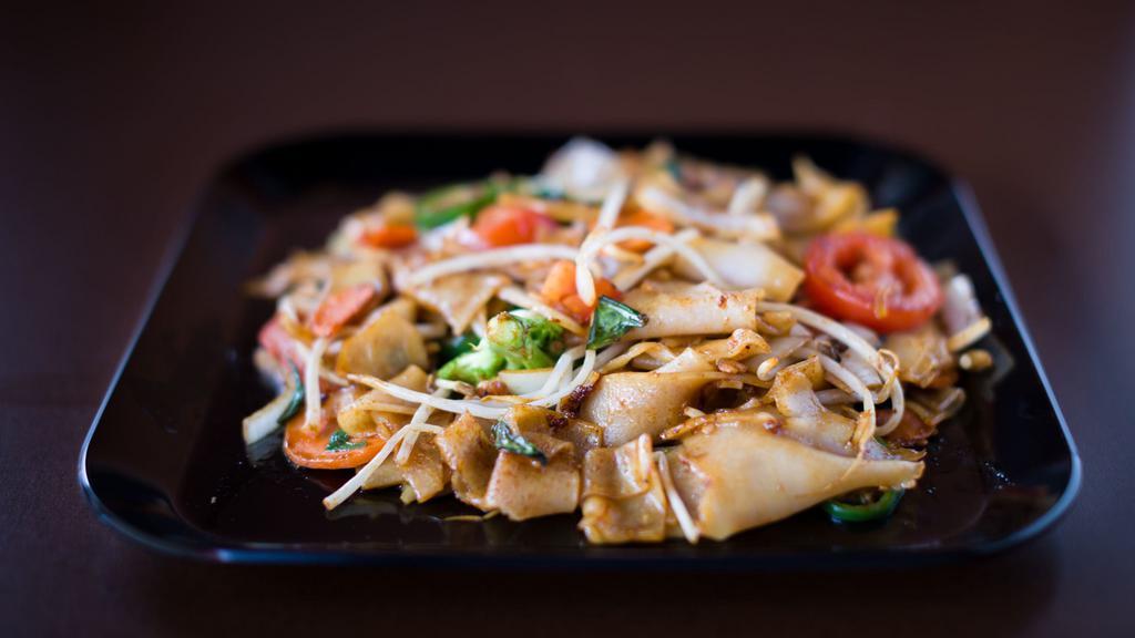 Drunken Noodles · Fresh noodles with onions, carrots, jalapeño, broccoli, bean sprouts, tomato and basil.