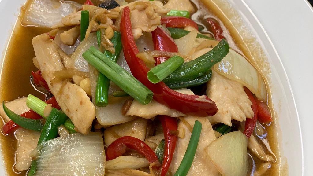 L-Pad Khing · Ginger,Your choice of meat, ginger, white onions, red bell peppers, and mushrooms wok tossed in house brown sauce.