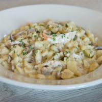 Heidelberger Rahm Spaetzle · Pulled roasted chicken and spaetzle sautéed with onions and sliced mushrooms tossed in a mar...