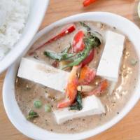 Kaeng Khio Wan Kai Housemade · Mild green curry, bamboo shoots, peas, Thai basil, red bell peppers