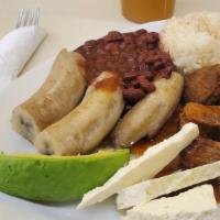 Carne De Res Guisada / Beef Stew · Arroz, frijoles, ensalada, chimol, tortillas de maíz. / Rice, beans, salad, chimol and corn ...
