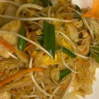 Pad Thai Chicken 泰国鸡河 · Soft thin rice noodles sautéed with chicken, eggs, green onion, bean sprout, and carrots in ...