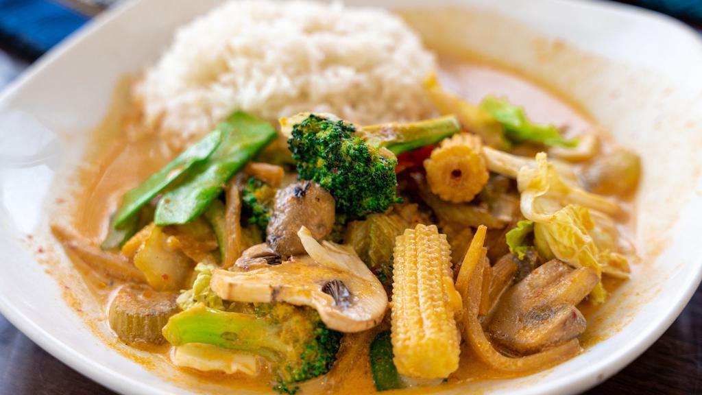 Pad Pek Curry Lunch · Thai red curry with coconut milk stir fried with carrots, broccoli, waterchestnuts, Napa, babycorn, mushrooms, peapods and bamboo.