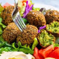 Falafel Plate With Side Fresh Vegetables  · 6 Pieces
