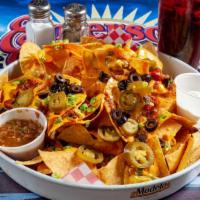 Biggin'S Macho Nachos · Topped with our homemade chili, queso, black olives. Green onions and jalapenos.