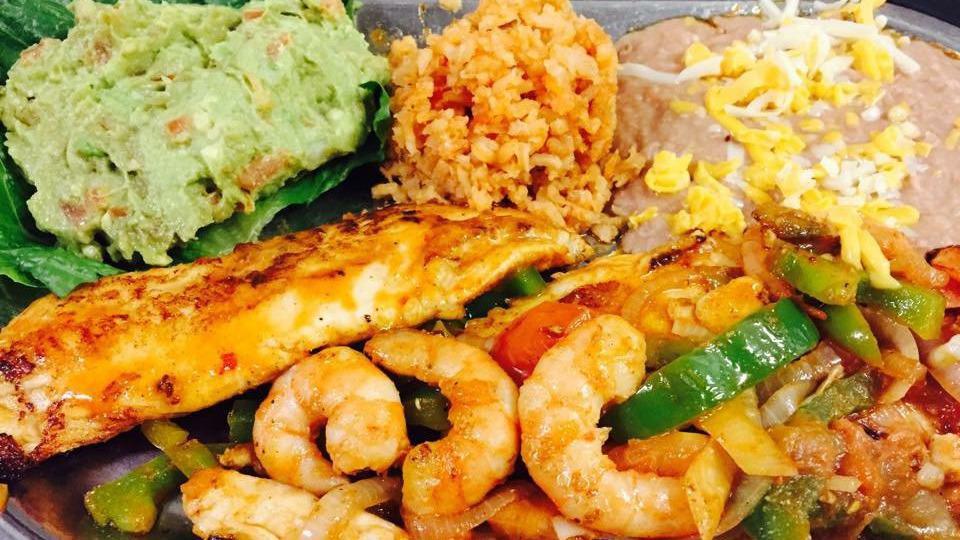 Fajitas Para Dos · Your choice of meat prepared with Acapulco's own recipe, served with rice, beans, guacamole, sour cream and corn or flour tortillas. Your choice of two meats. Additional meat for an additional charge.