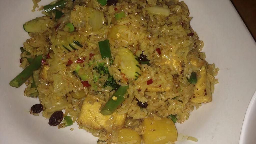 Pineapple Fried Rice
 · Spicy. Fried rice with egg, onion, raising scallion, pineapple, cashew nuts, peas, and carrots with curry powder. Hot and spicy.