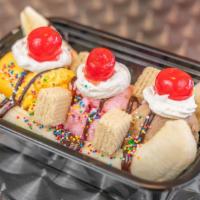 Banana Split · A banana, with three scoops of ice cream, vanilla, strawberry and coffee, with chocolate