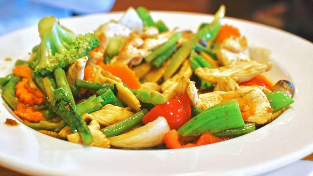 Pad Pak · Green/red bell pepper, mushrooms, onions, carrots, broccoli, bamboo, baby corn, water chestnut, celery, and bean sprouts in brown sauce.