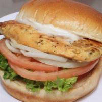 Chicken Sandwich · Mayonnaise, Lettuce and Tomato.