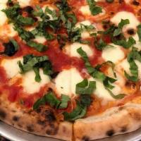 Margherita Fresco · Fresh Mozzarella, Tomato Sauce, Basil & Extra Virgin Olive Oil