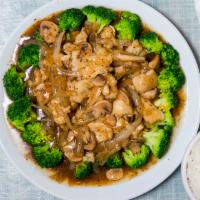 Black Pepper Beef · Lightly breaded beef with broccoli, mushroom & white onions.