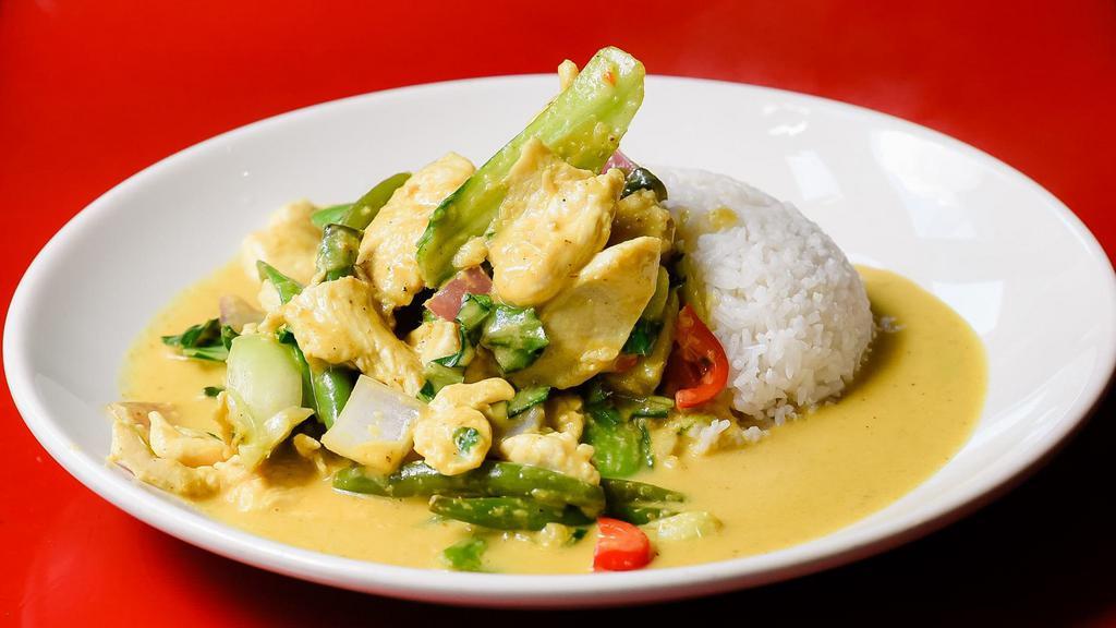 Yellow Curry Beef · Baby bok choy, green beans, carrots, peas, seasonal vegetables, yellow coconut curry sauce.