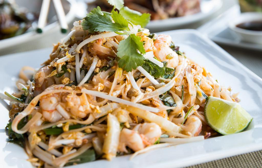 Shrimp Pad Thai · 