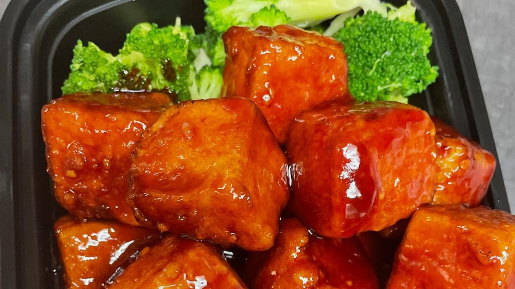 General Tso'S Tofu Lunch Special · Deep fried Tofu with broccoli in golden spicy sauce. (Hot and spicy).