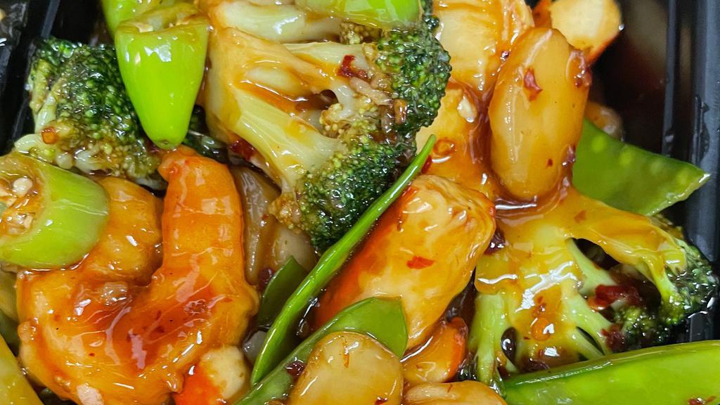 Garlic Triple · Hot shrimp, scallops, crab meat with broccoli, carrots, celery, water chestnuts, chinese mushrooms in garlic sauce. Hot and spicy.