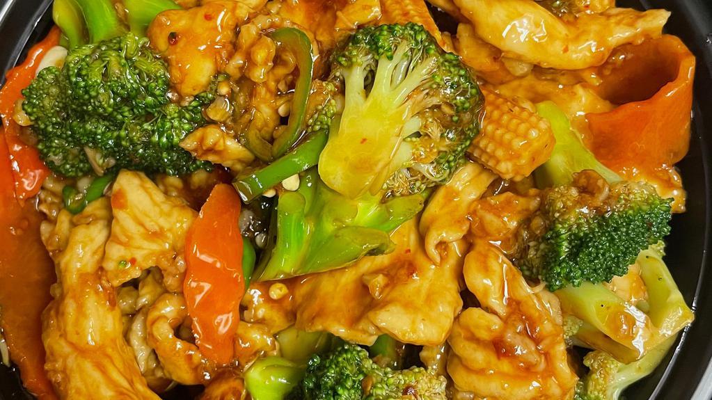 Hunan Chicken · White meat chicken with broccoli, carrots, mushroom & baby corn in spicy Hunan sauce. Hot and spicy.